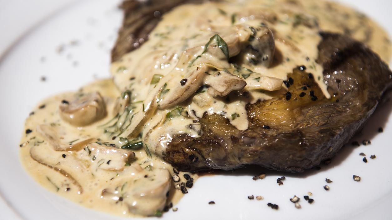 Steak With Creamy Mushroom Sauce Atkins Low Carb Diet 
